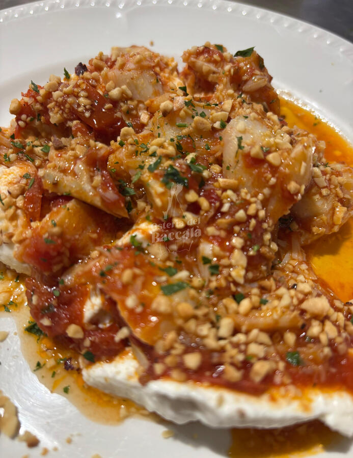 Baccalà con cremoso di bufala con salsa al pomodoro e nocciole di Teano